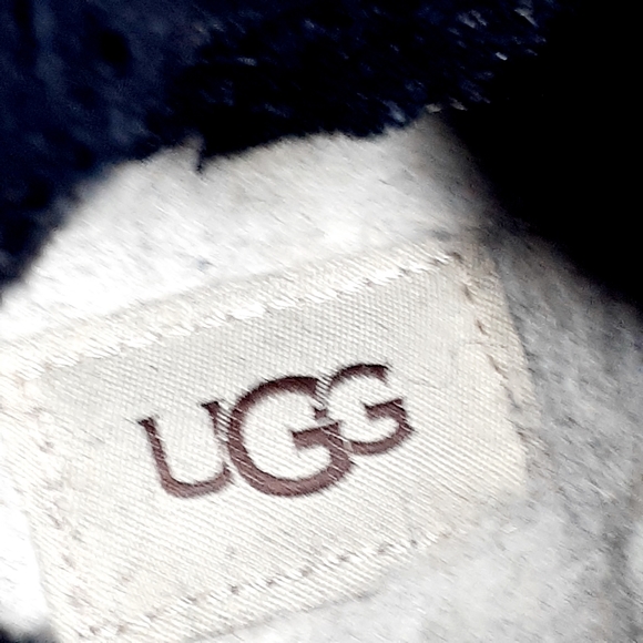 Kids UGG Neumel II Black Suede Lace Up Boot E738 - Picture 12 of 12